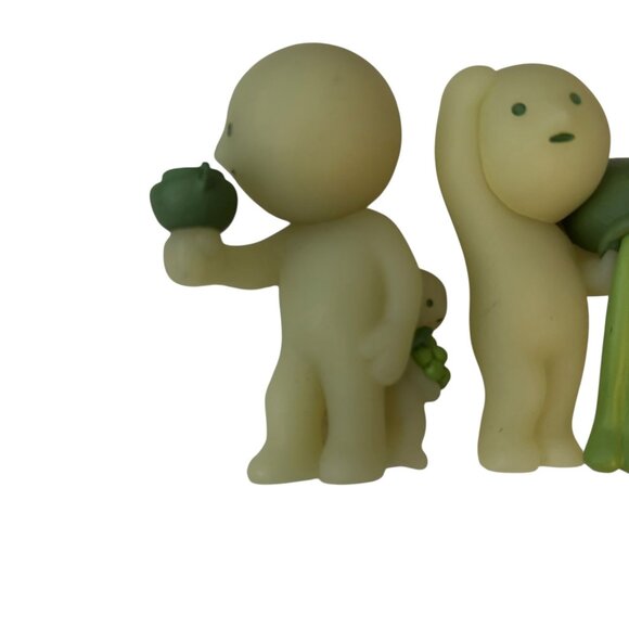 Set of 2 Smiski Dreams Glow In The Dark Collectible Figurines 2020 Museum Series - Picture 3 of 5